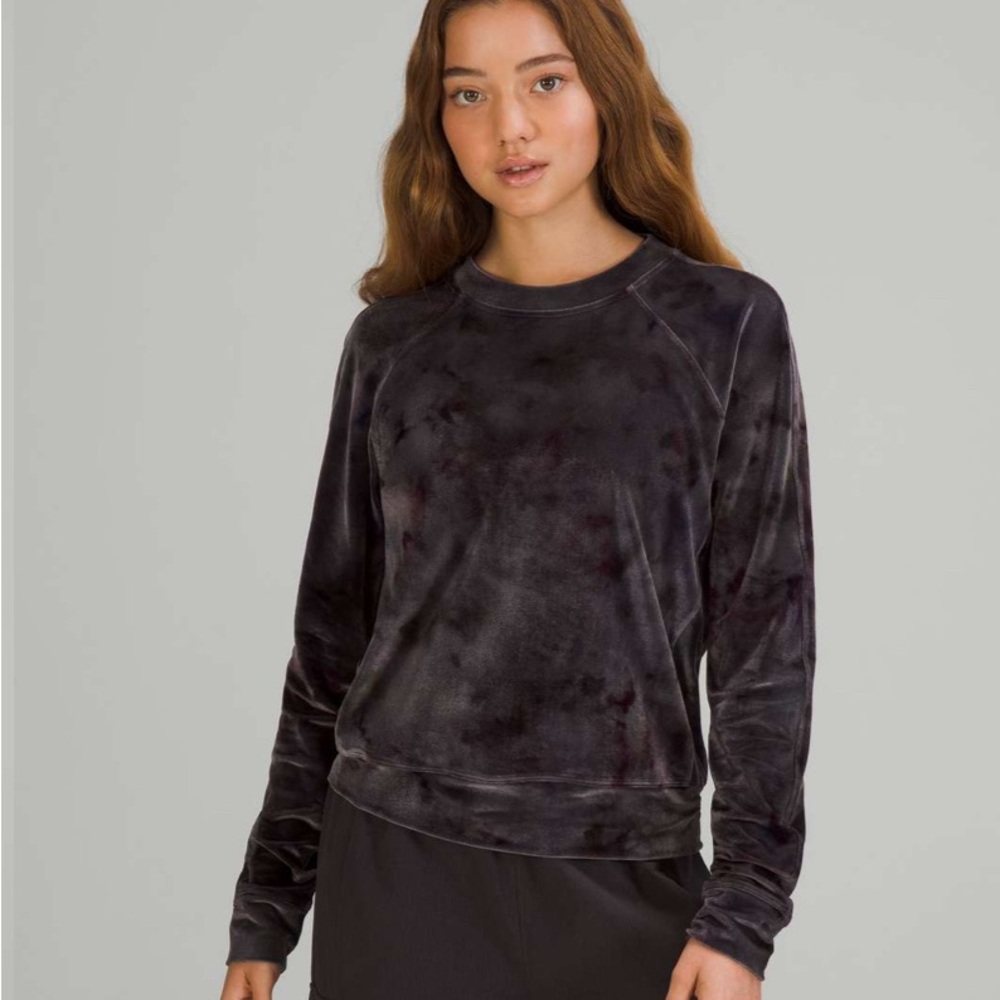 Women's Plush Crewneck Top in Charcoal Tie-Dye